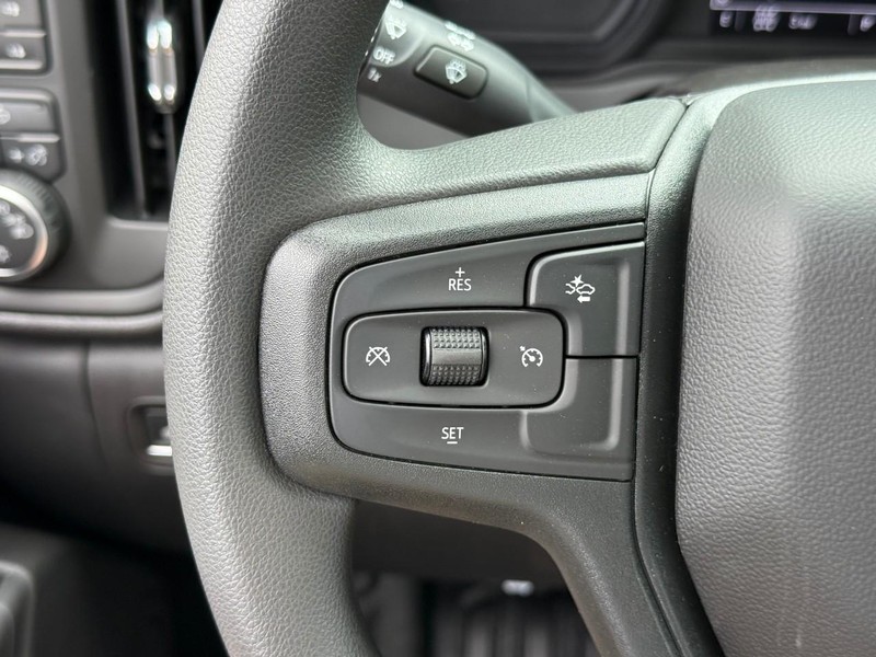 Chevrolet Silverado 1500 Vehicle Full-screen Gallery Image 9