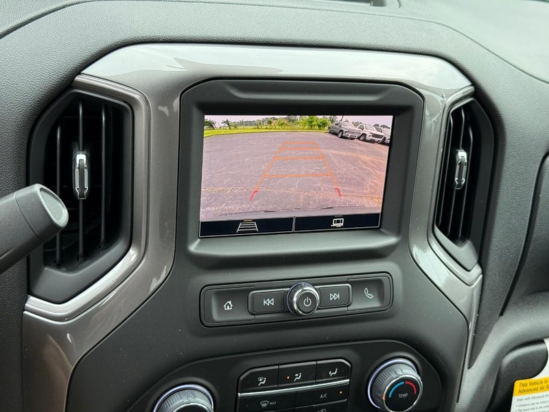 Chevrolet Silverado 1500 Vehicle Full-screen Gallery Image 10