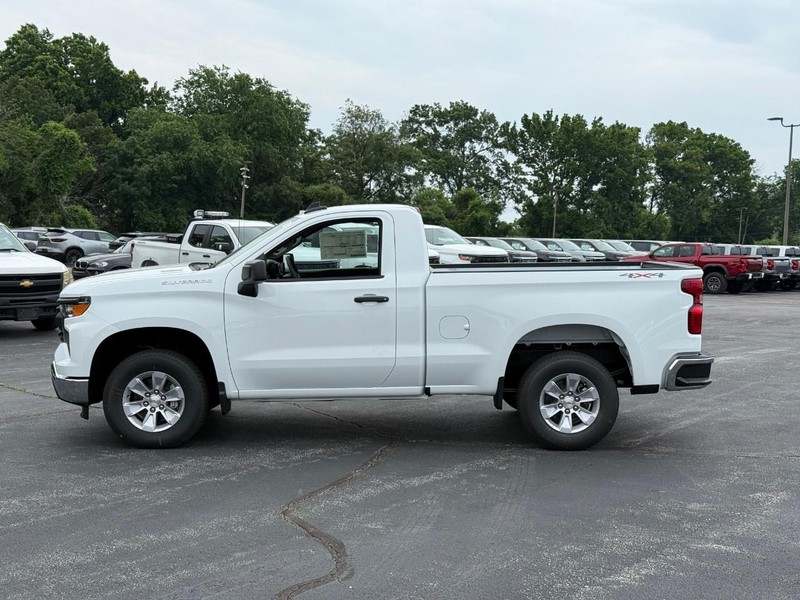 Chevrolet Silverado 1500 Vehicle Full-screen Gallery Image 2