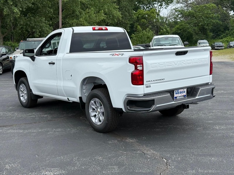 Chevrolet Silverado 1500 Vehicle Full-screen Gallery Image 3