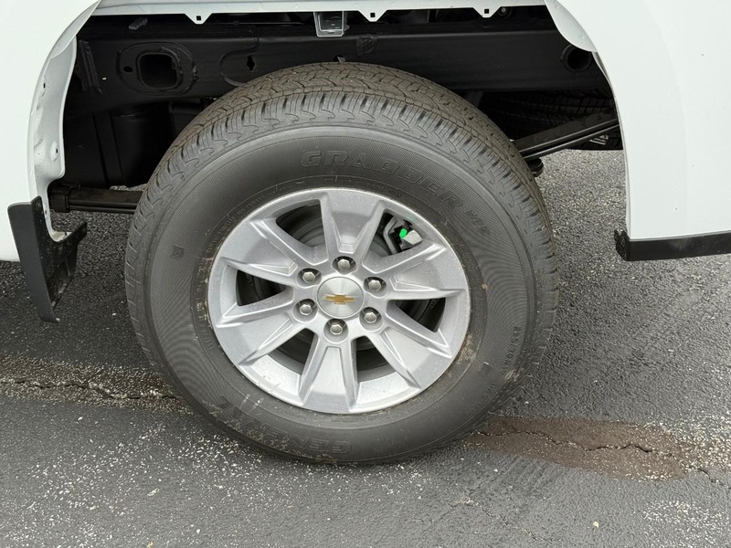 Chevrolet Silverado 1500 Vehicle Full-screen Gallery Image 4