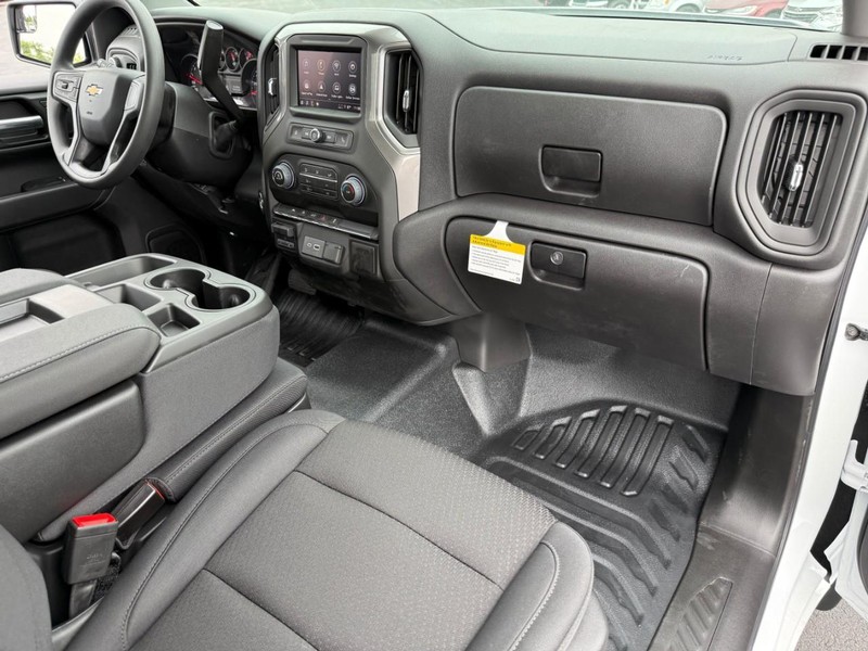 Chevrolet Silverado 1500 Vehicle Full-screen Gallery Image 6