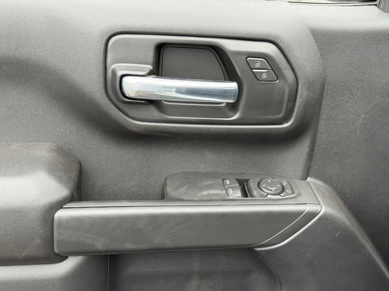 Chevrolet Silverado 1500 Vehicle Full-screen Gallery Image 7