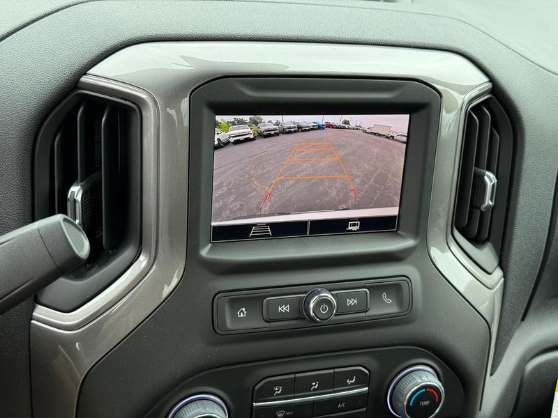 Chevrolet Silverado 1500 Vehicle Full-screen Gallery Image 10