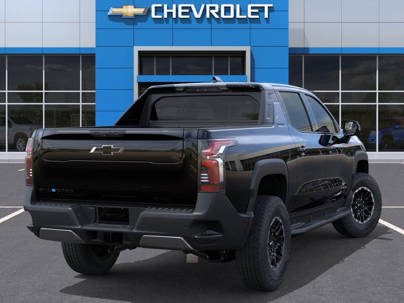 Chevrolet Silverado EV Vehicle Full-screen Gallery Image 4