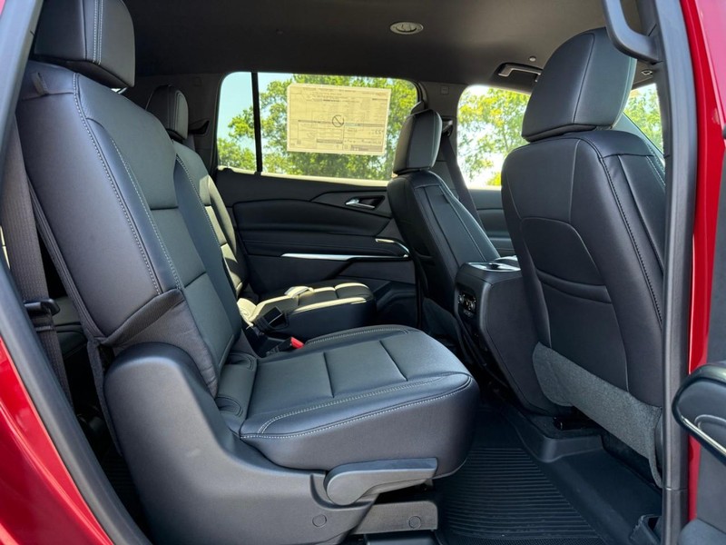 Chevrolet Traverse Vehicle Full-screen Gallery Image 5