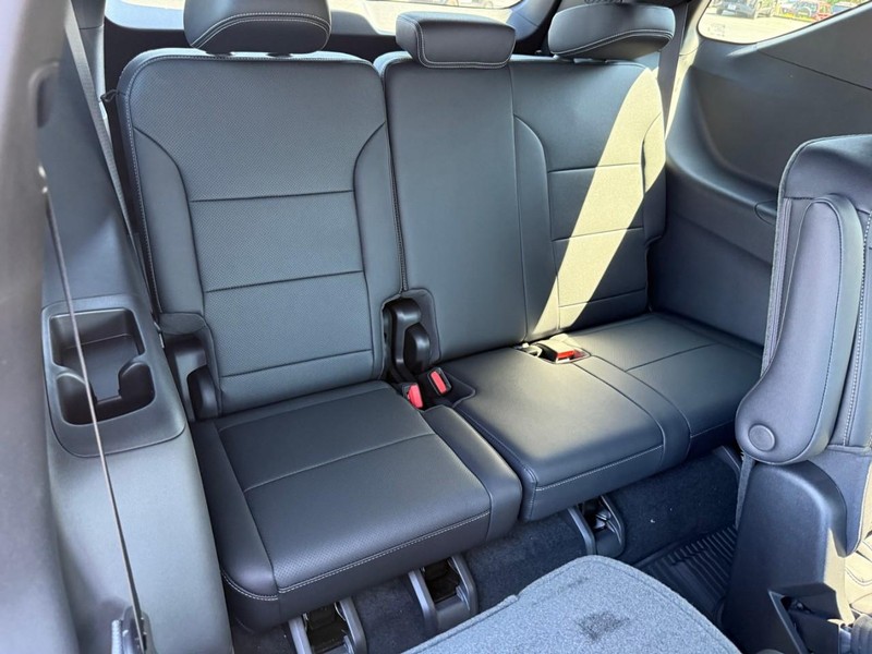 Chevrolet Traverse Vehicle Full-screen Gallery Image 6