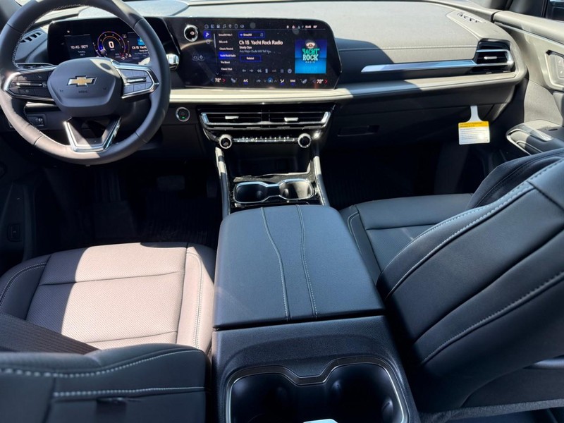 Chevrolet Traverse Vehicle Full-screen Gallery Image 7