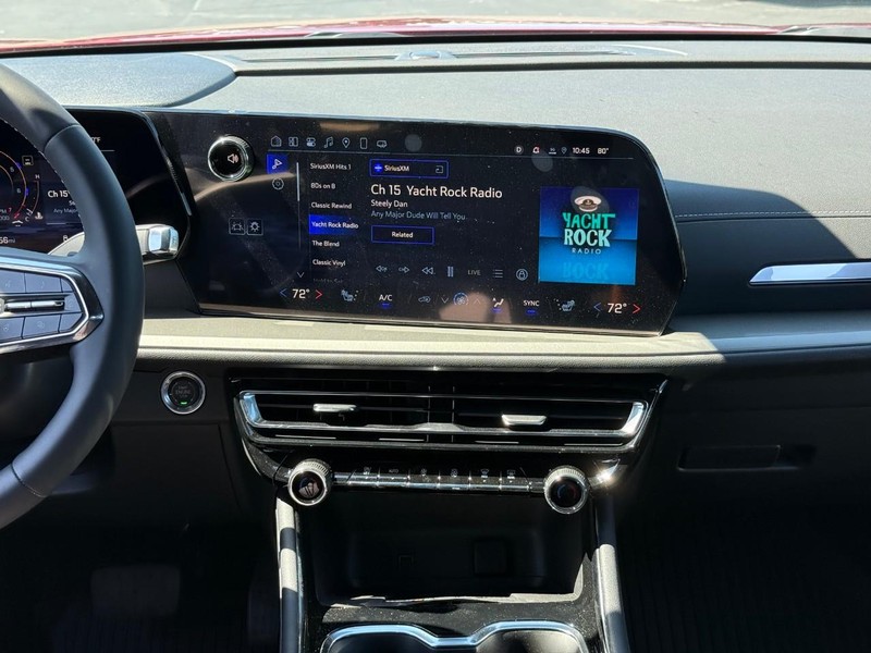 Chevrolet Traverse Vehicle Full-screen Gallery Image 9