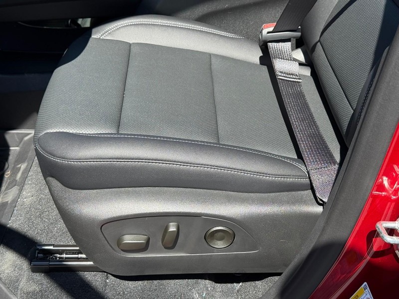 Chevrolet Traverse Vehicle Full-screen Gallery Image 12