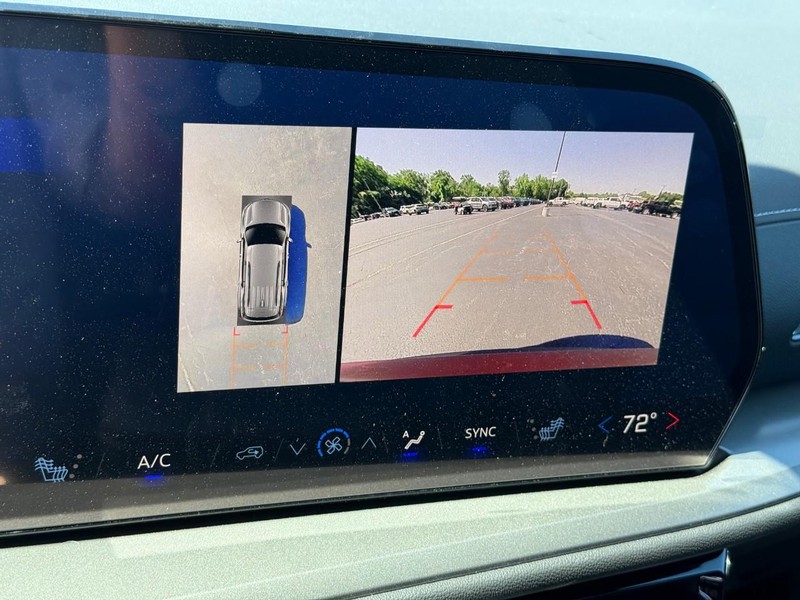 Chevrolet Traverse Vehicle Full-screen Gallery Image 16