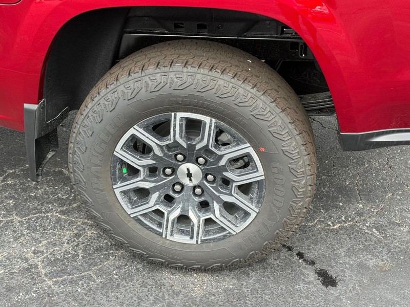 Chevrolet Colorado Vehicle Full-screen Gallery Image 4