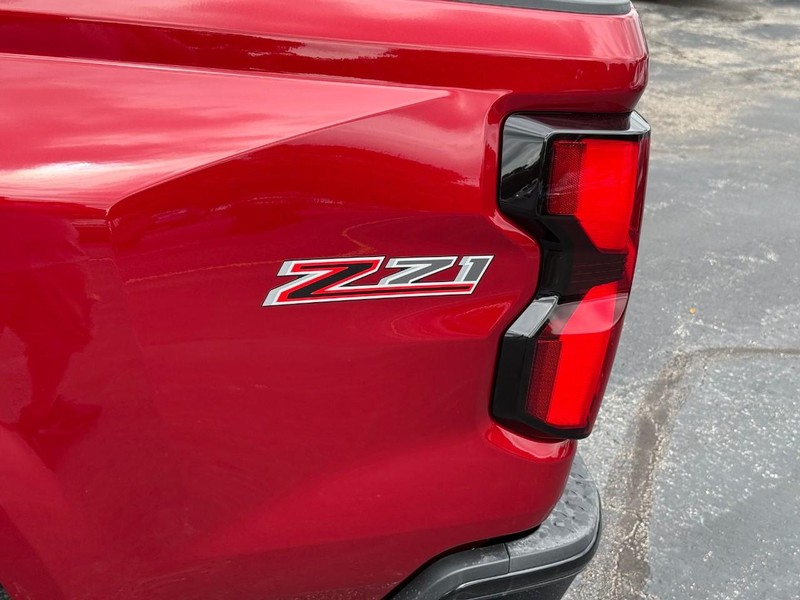 Chevrolet Colorado Vehicle Full-screen Gallery Image 5