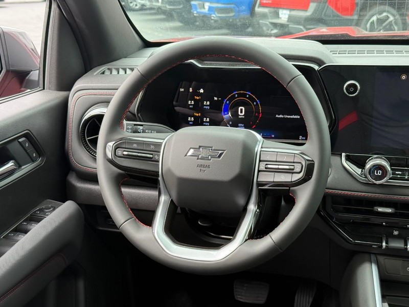 Chevrolet Colorado Vehicle Full-screen Gallery Image 8