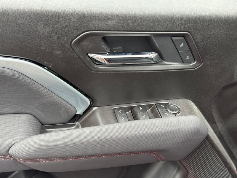 Chevrolet Colorado Vehicle Full-screen Gallery Image 11