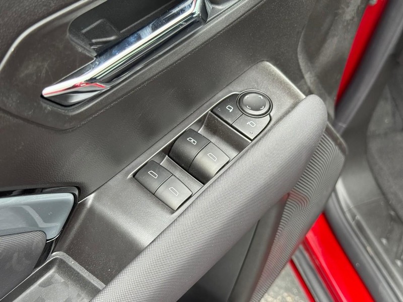 Chevrolet Colorado Vehicle Full-screen Gallery Image 12