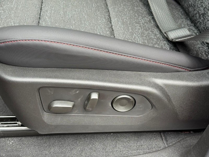 Chevrolet Colorado Vehicle Full-screen Gallery Image 14