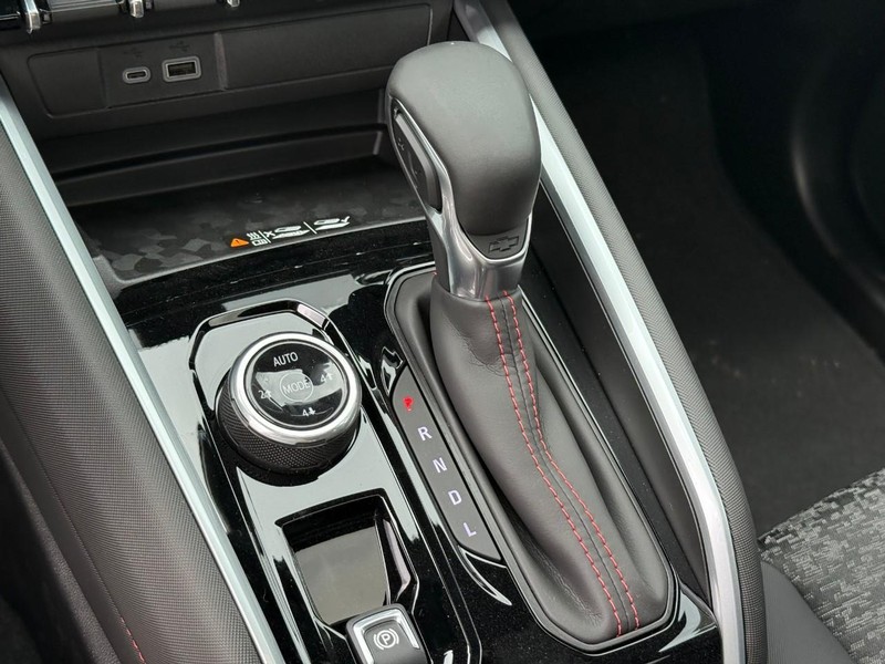 Chevrolet Colorado Vehicle Full-screen Gallery Image 17