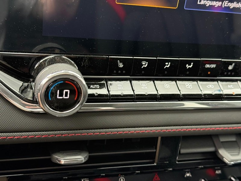 Chevrolet Colorado Vehicle Full-screen Gallery Image 18