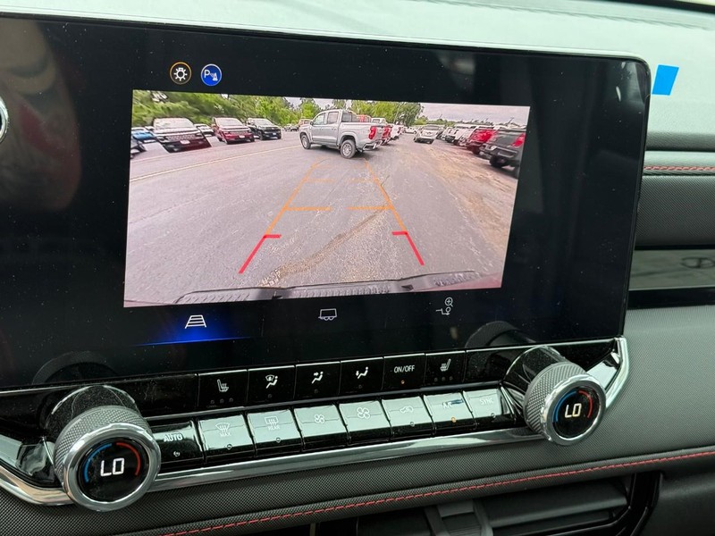 Chevrolet Colorado Vehicle Full-screen Gallery Image 19
