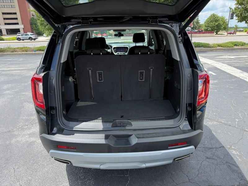 GMC Acadia Vehicle Full-screen Gallery Image 6