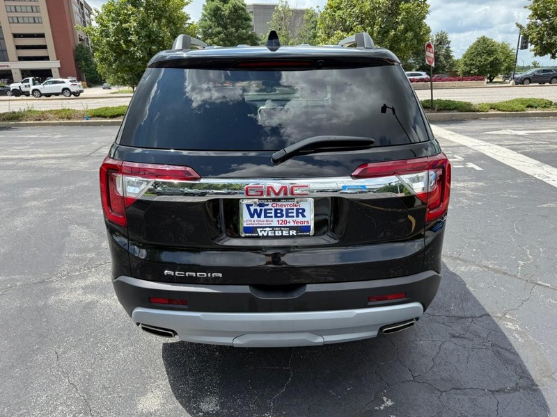 GMC Acadia Vehicle Full-screen Gallery Image 7