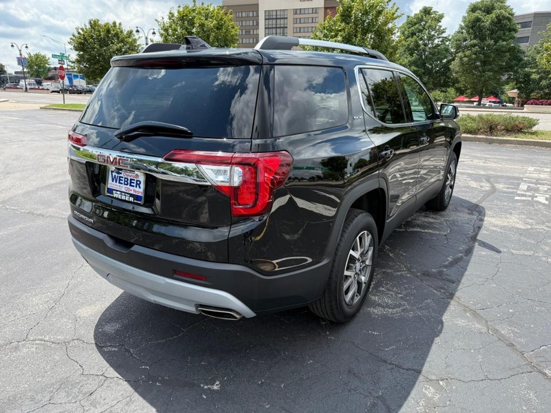 GMC Acadia Vehicle Full-screen Gallery Image 8