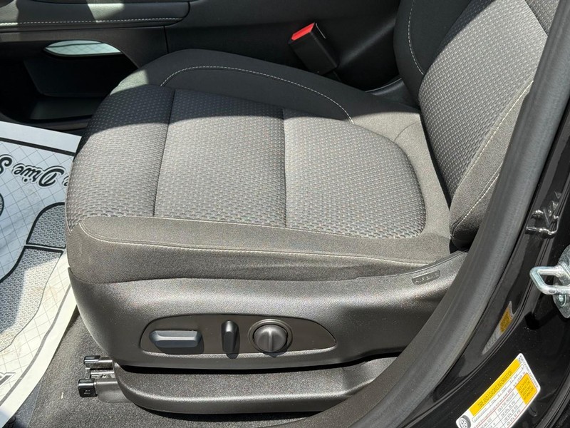 GMC Acadia Vehicle Full-screen Gallery Image 18