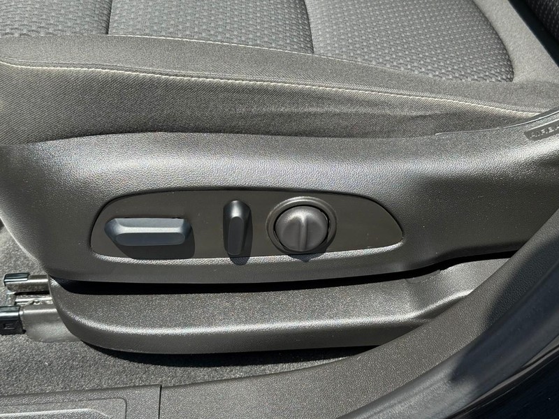 GMC Acadia Vehicle Full-screen Gallery Image 19