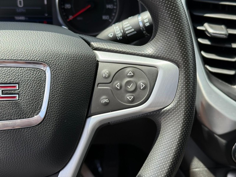 GMC Acadia Vehicle Full-screen Gallery Image 21