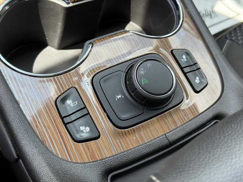 GMC Acadia Vehicle Full-screen Gallery Image 23