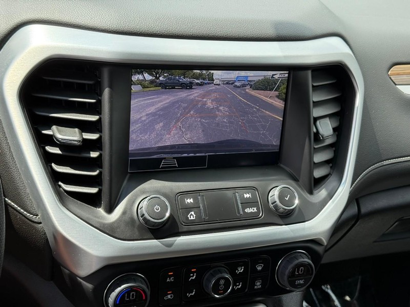 GMC Acadia Vehicle Full-screen Gallery Image 25