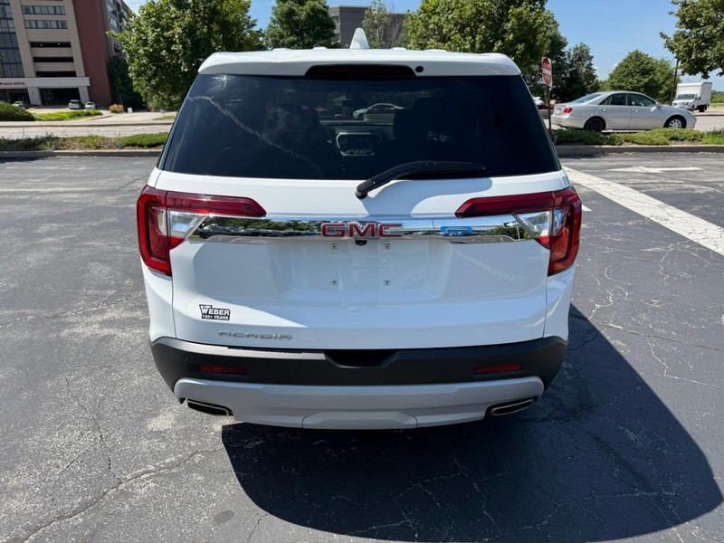 GMC Acadia Vehicle Full-screen Gallery Image 6