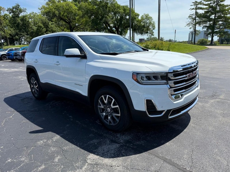 GMC Acadia Vehicle Full-screen Gallery Image 8