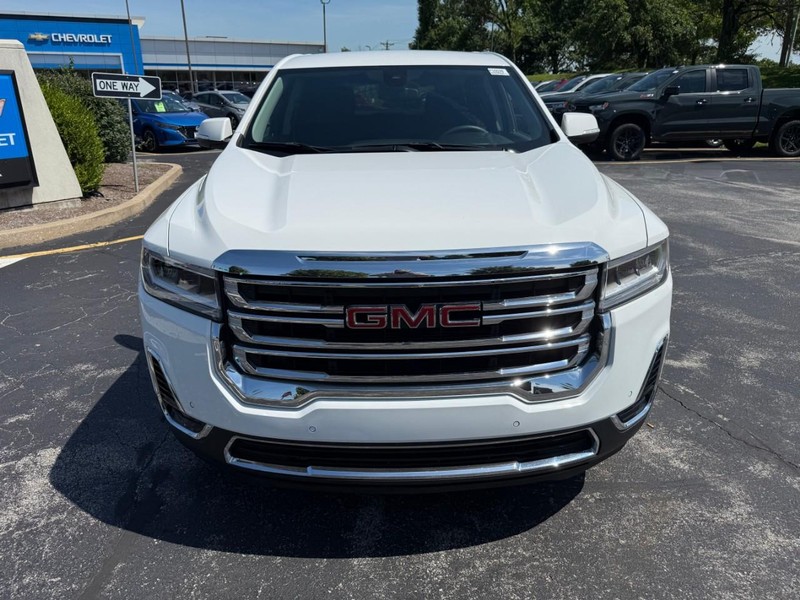 GMC Acadia Vehicle Full-screen Gallery Image 9