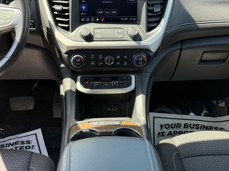 GMC Acadia Vehicle Full-screen Gallery Image 14