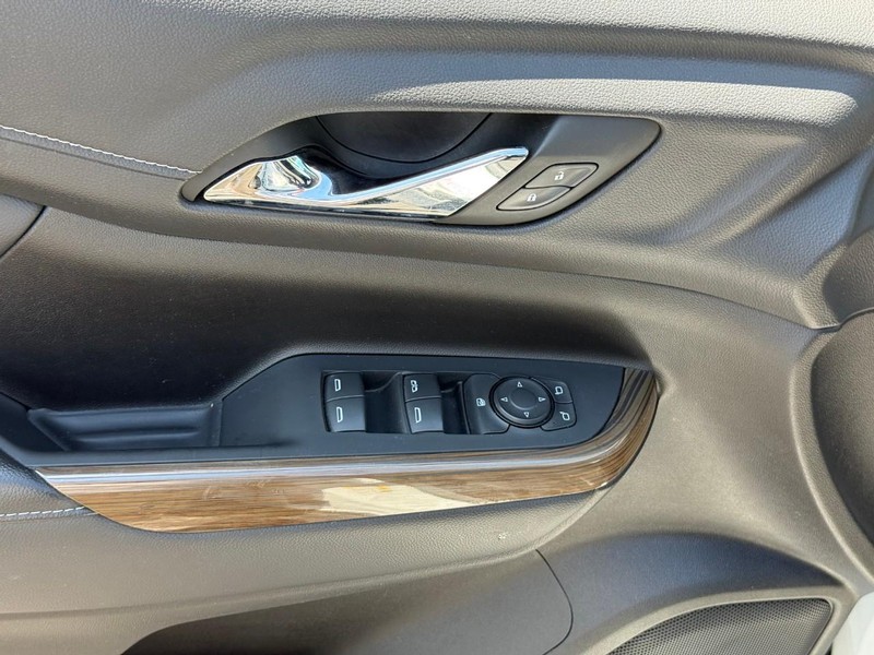 GMC Acadia Vehicle Full-screen Gallery Image 15