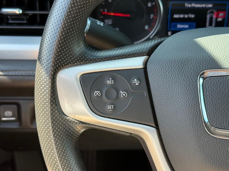 GMC Acadia Vehicle Full-screen Gallery Image 17