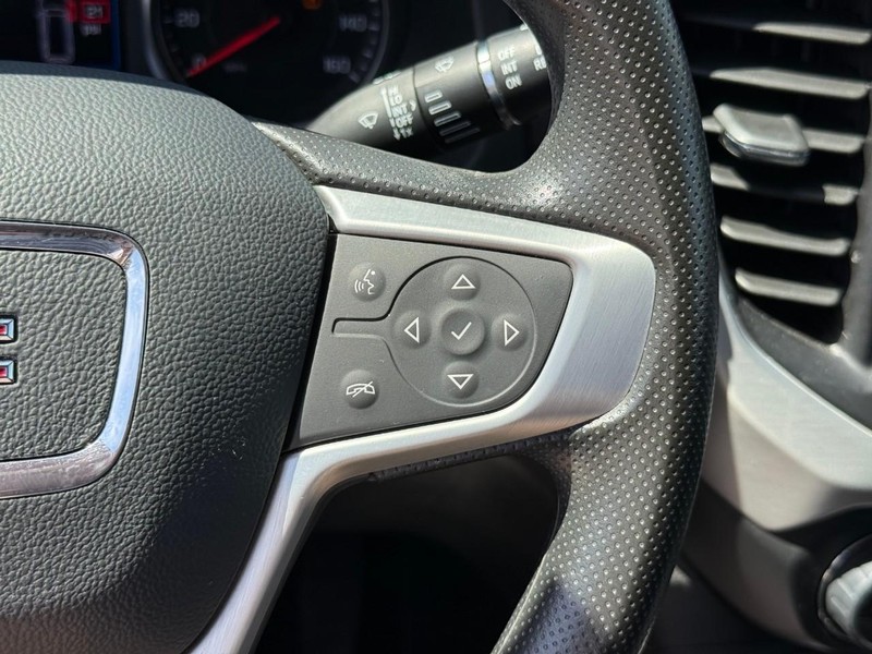 GMC Acadia Vehicle Full-screen Gallery Image 18