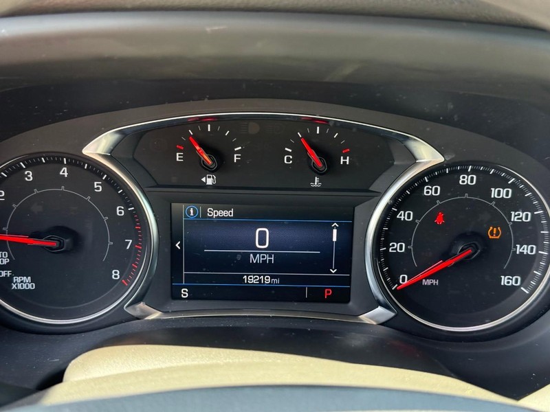 GMC Acadia Vehicle Full-screen Gallery Image 19