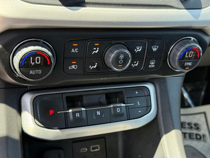 GMC Acadia Vehicle Full-screen Gallery Image 20