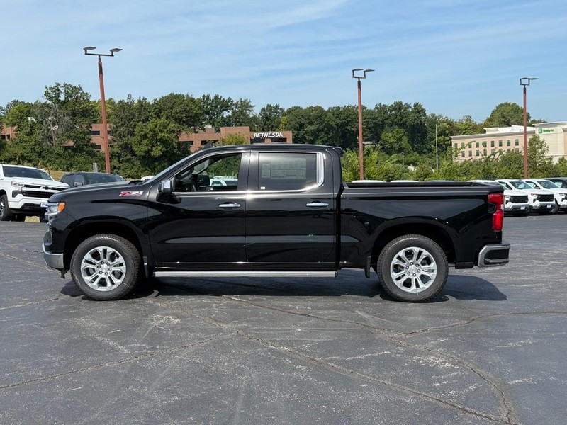 Chevrolet Silverado 1500 Vehicle Full-screen Gallery Image 2