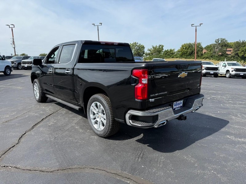 Chevrolet Silverado 1500 Vehicle Full-screen Gallery Image 3