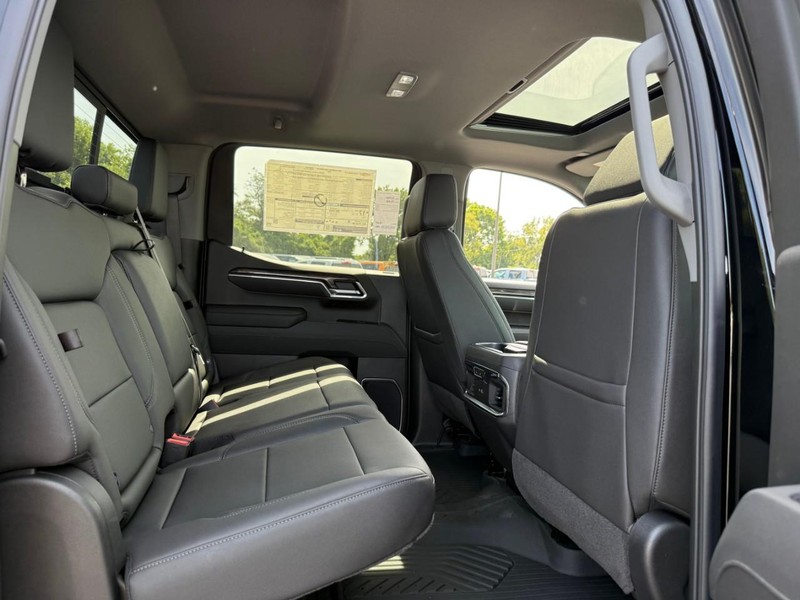 Chevrolet Silverado 1500 Vehicle Full-screen Gallery Image 6