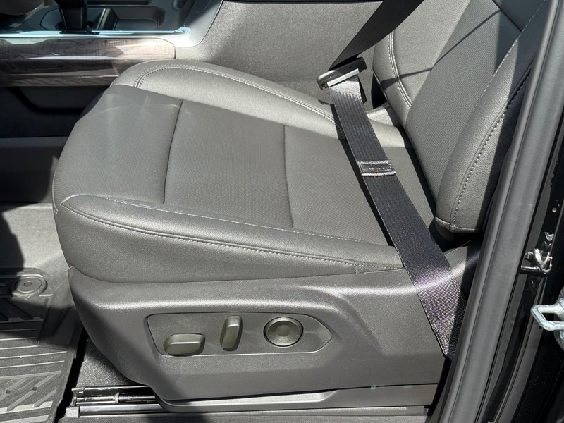 Chevrolet Silverado 1500 Vehicle Full-screen Gallery Image 13