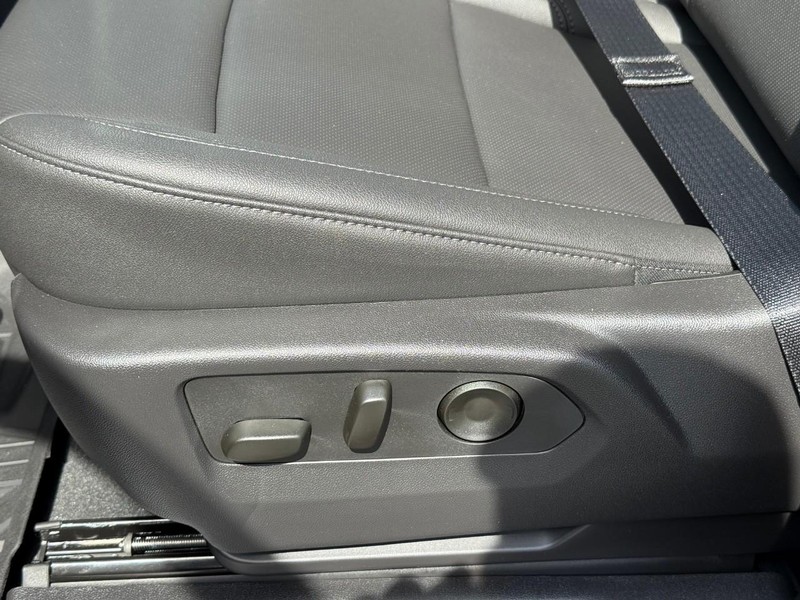 Chevrolet Silverado 1500 Vehicle Full-screen Gallery Image 14