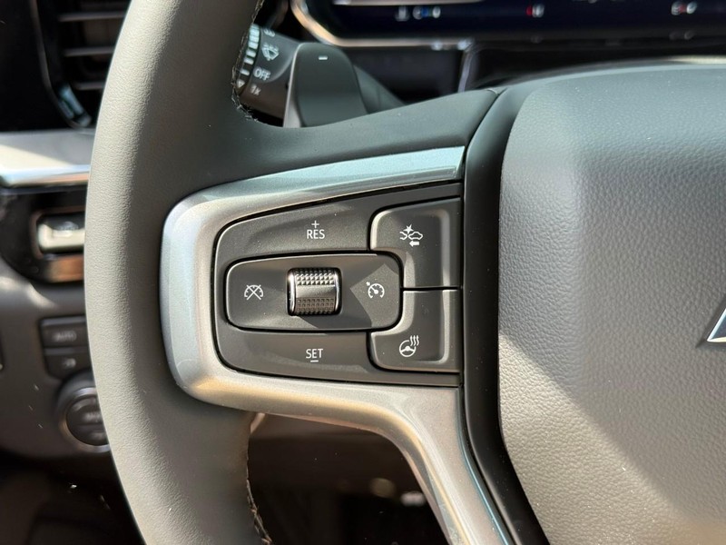 Chevrolet Silverado 1500 Vehicle Full-screen Gallery Image 15