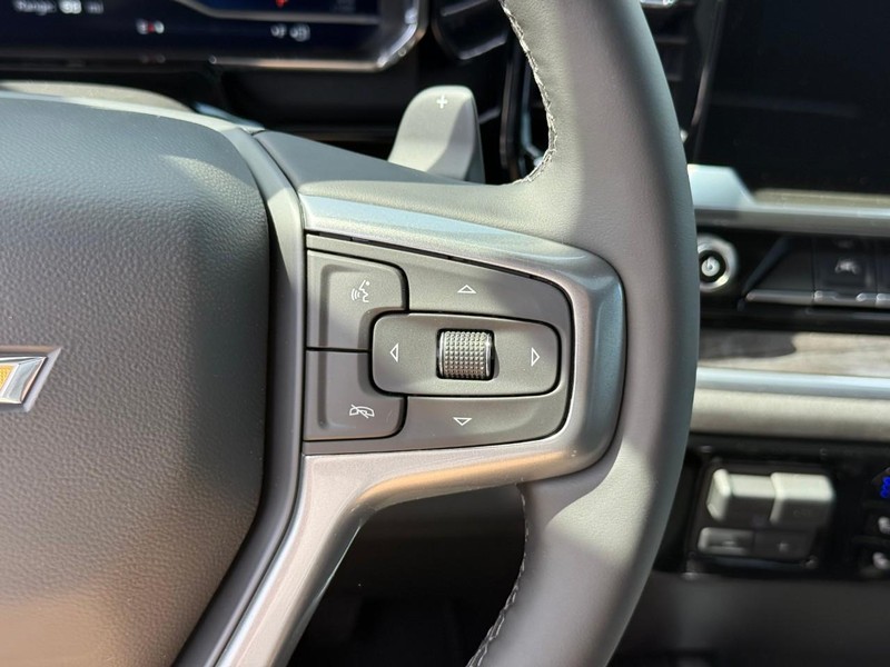 Chevrolet Silverado 1500 Vehicle Full-screen Gallery Image 16