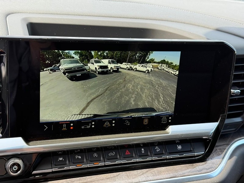 Chevrolet Silverado 1500 Vehicle Full-screen Gallery Image 19