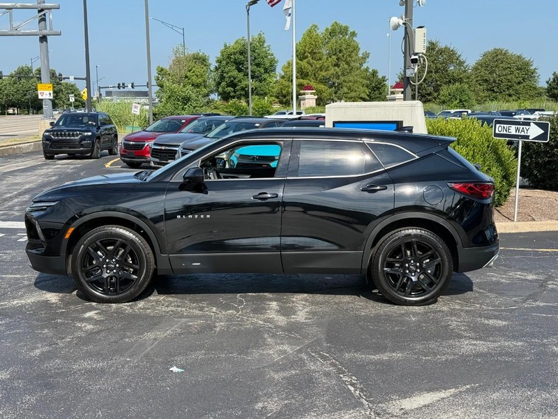 Chevrolet Blazer Vehicle Full-screen Gallery Image 2